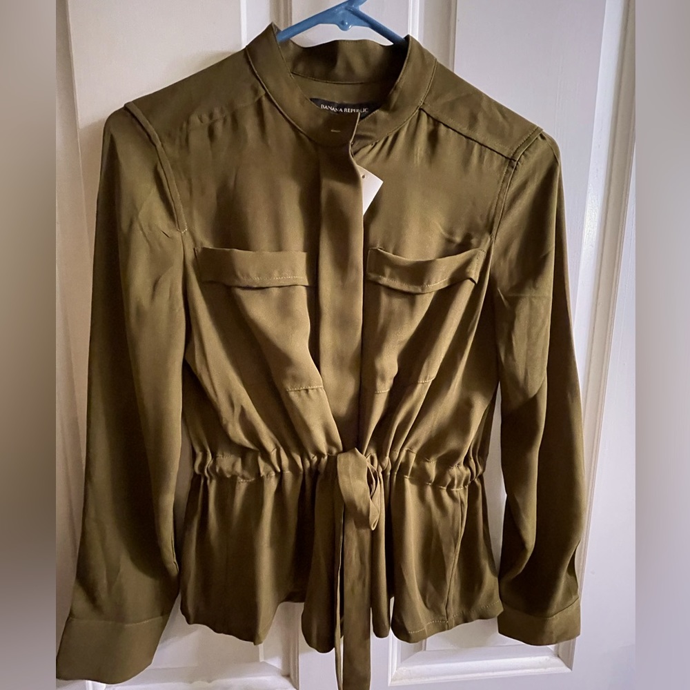 NWT Banana Republic Petite Utility Button Down Blouse with Tie Waist